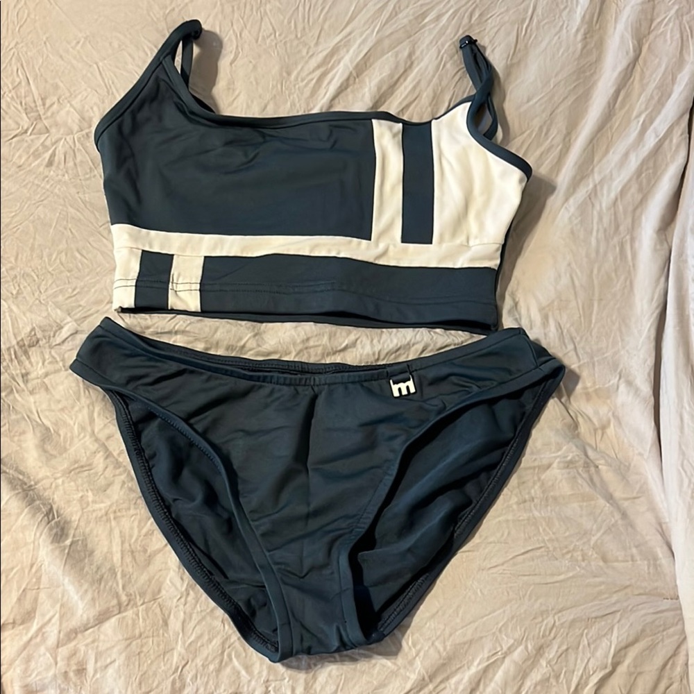 Women's Black and White Swim Set